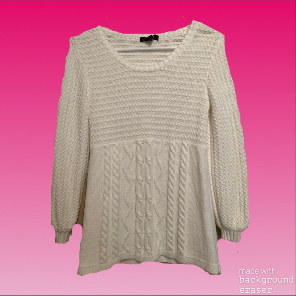 Sweater in great condition. Classic look.